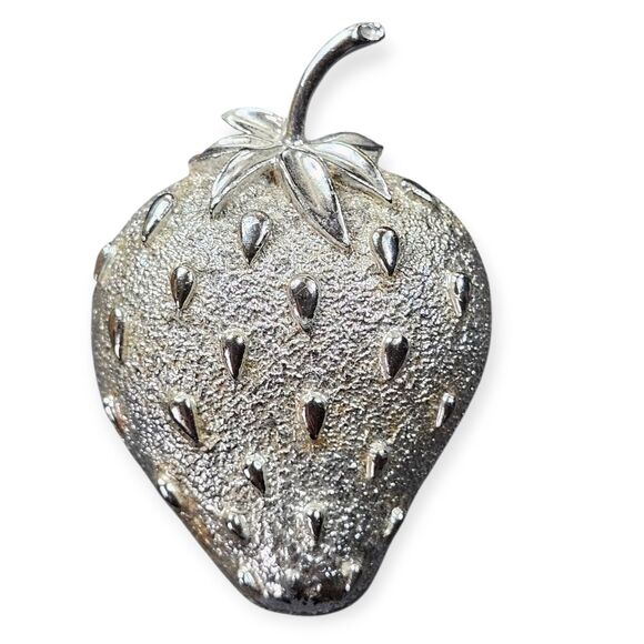 Strawberry Pin Brooch Sarah Coventry Silver Tone Vintage Estate Jewelry - Picture 1 of 4